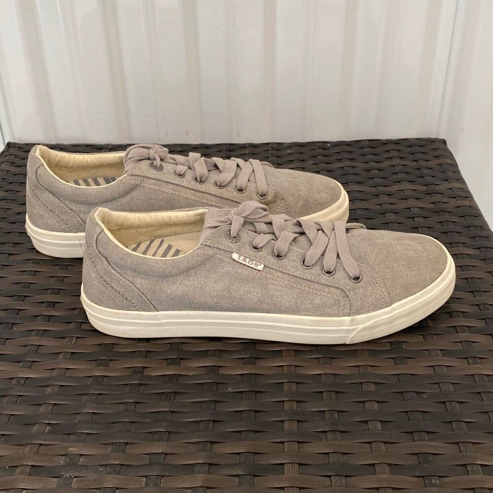 Taos sneakers women’s size 11